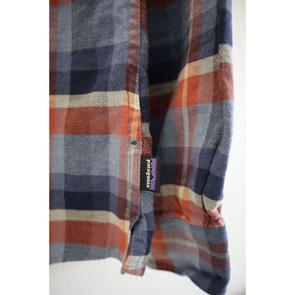 Patagonia 53875FA19 Women's Sz 8 Navy/Red Plaid Heywood Flannel L/S Shirt - Picture 4 of 7